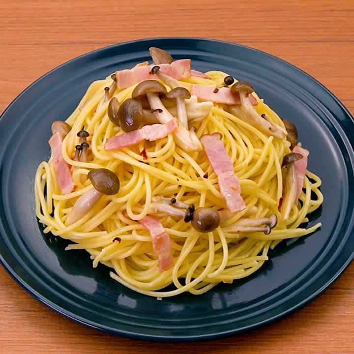 しめじとベーコンのペペロンチーノ