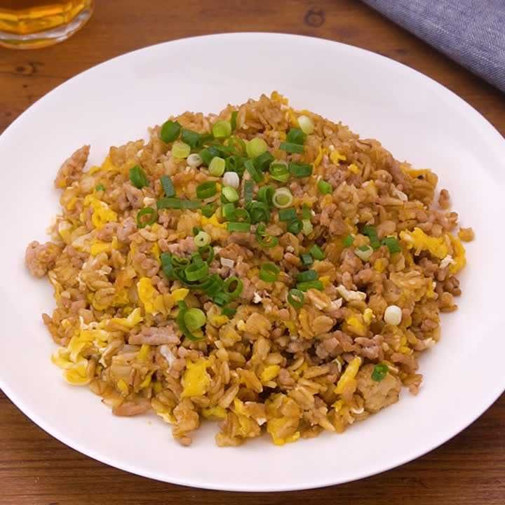 豚ひき肉とにんにくのオートミール炒飯