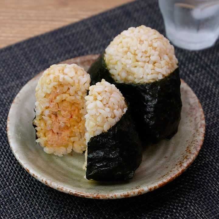 ツナマヨキムチの玄米おにぎり