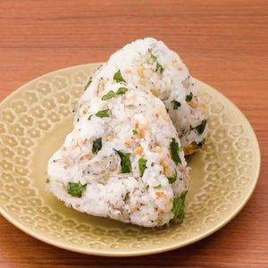 「じゃこと大葉のたぬきおにぎり」のレシピ動画