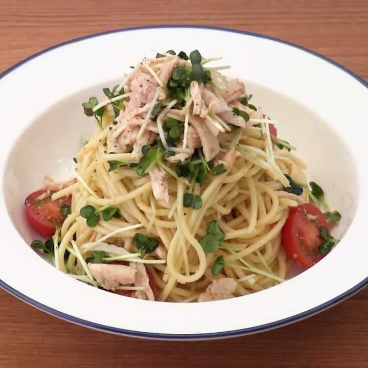 かいわれとチキンのごまドレ冷製パスタ
