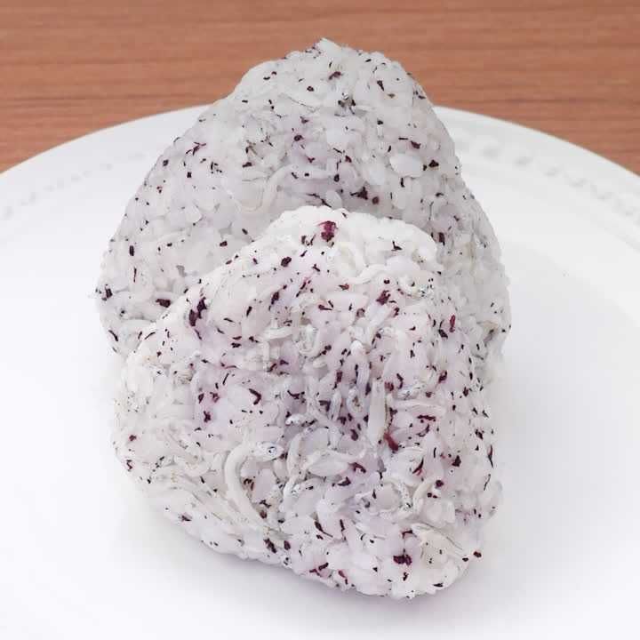 しらすとゆかりのおにぎり