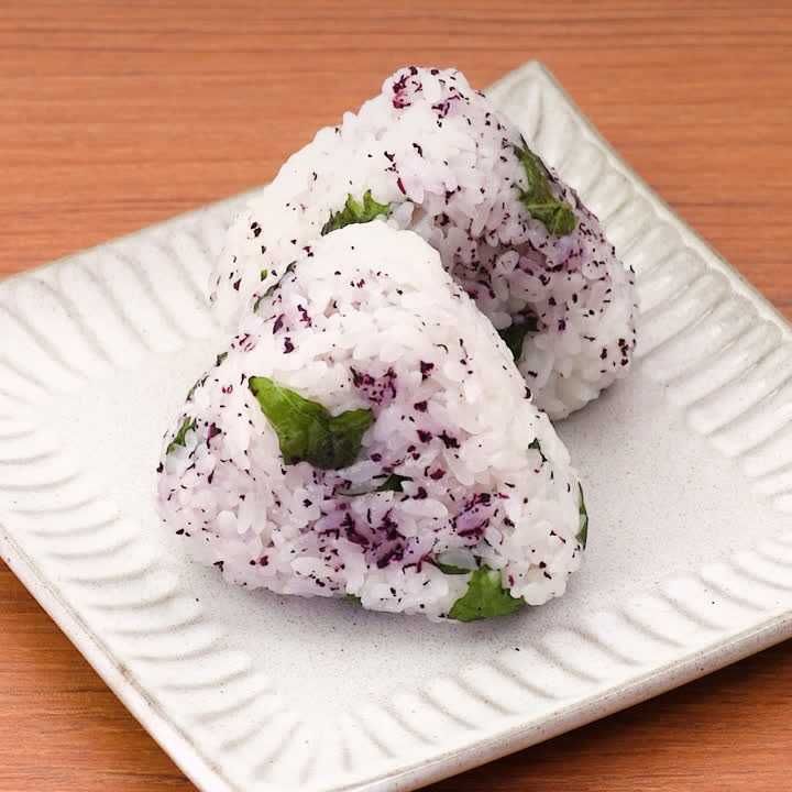 ゆかりと大葉のおにぎり