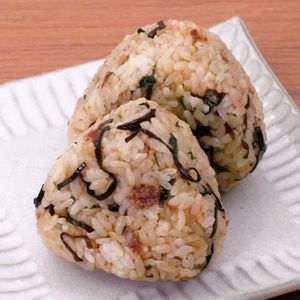 塩昆布と大葉のごま油おにぎり
