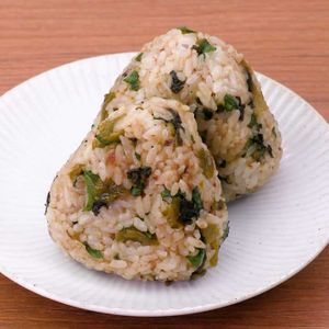 「高菜と大葉のおかかおにぎり」のレシピ動画