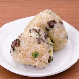 「しば漬けと大葉のチーズおにぎり」のレシピ動画