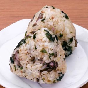 「しば漬けとわかめのおにぎり」のレシピ動画