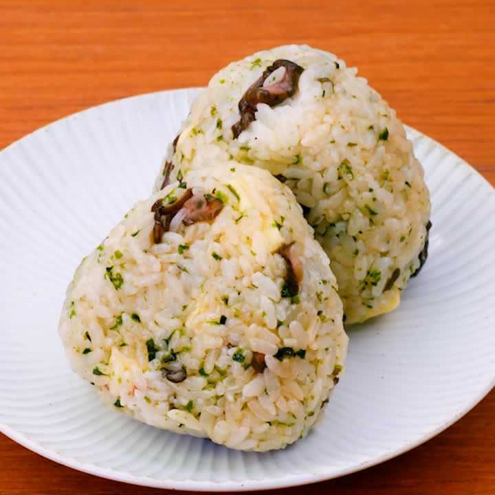 パクッとつまめる しば漬けと青のりのチーズおにぎりのレシピ動画 作り方 Delish Kitchen