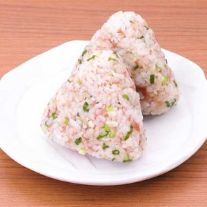 「梅とねぎのおかかおにぎり」のレシピ動画