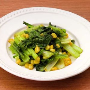 小松菜とコーンのカレーバター炒め