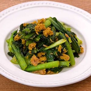 カレー風味の小松菜とツナの炒め物