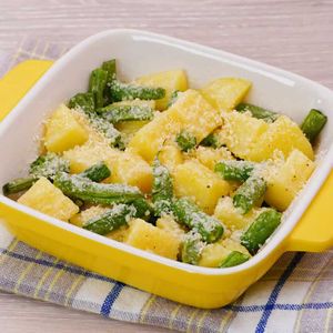 「じゃがいもといんげんのチーズ焼き」のレシピ動画