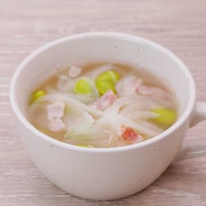 「ベーコンと枝豆のコンソメスープ」のレシピ動画
