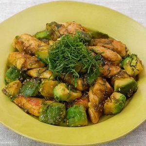 「鶏むね肉とアボカドの甘辛炒め」のレシピ動画