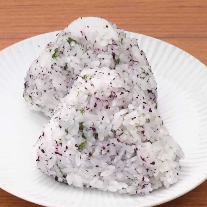 簡単 混ぜるだけ ゆかりと青のりのおにぎりのレシピ動画 作り方 Delish Kitchen