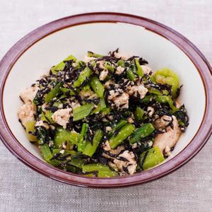 「小松菜とひじきのめんつゆごま和え」のレシピ動画