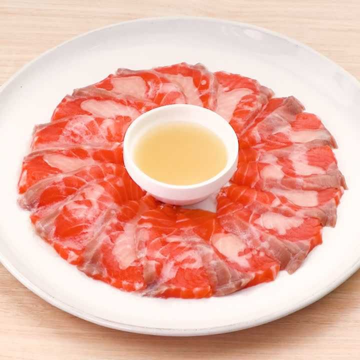 サーモンのカルパッチョ(ガーリックレモン風味)