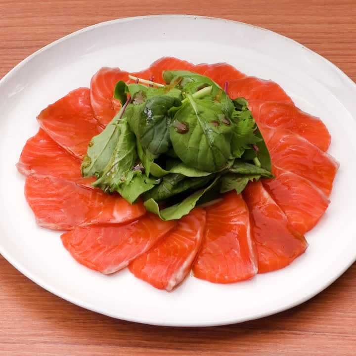 おもてなしにおすすめ！ サーモンのカルパッチョ(わさび醤油風味)の