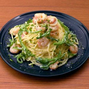 「エビとピーマンのクリームパスタ」のレシピ動画