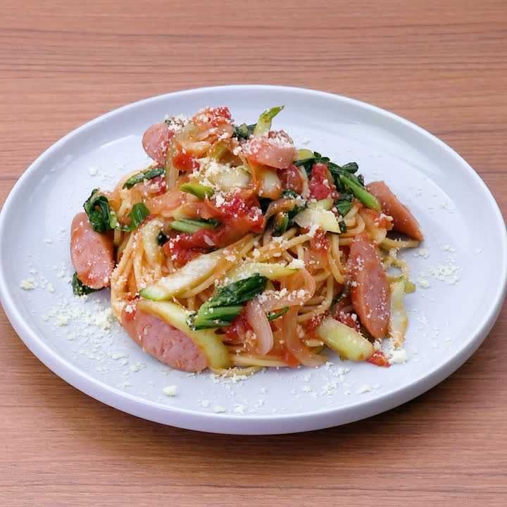ソーセージとチンゲン菜のトマトパスタ