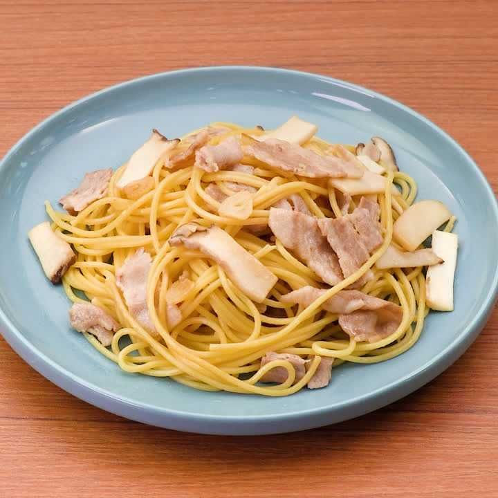 豚バラとエリンギのにんにくパスタ