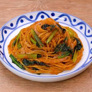 「小松菜のミートソースパスタ」のレシピ動画