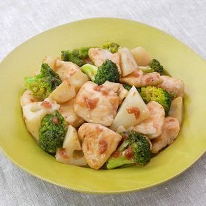 「鶏肉とれんこんの梅炒め」のレシピ動画