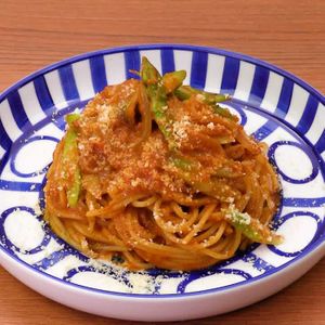 「アスパラのミートソースパスタ」のレシピ動画