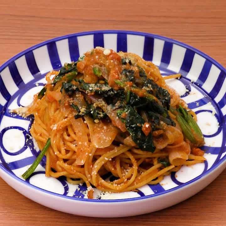 簡単ソース作り ほうれん草のミートソースパスタのレシピ動画 作り方 Delish Kitchen