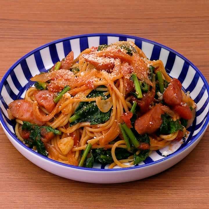 ソーセージとルッコラのトマトパスタ