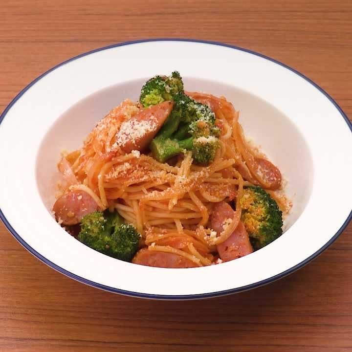 ソーセージとブロッコリーのトマトパスタ