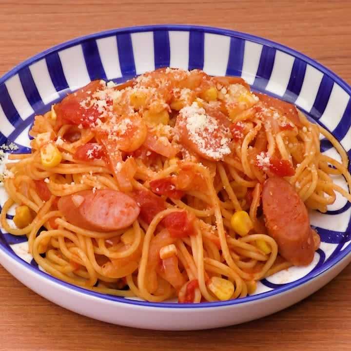 ソーセージとコーンのトマトパスタ