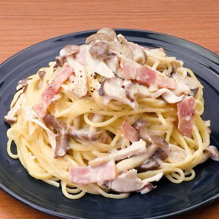 ベーコンと3種きのこの白みそクリームパスタ