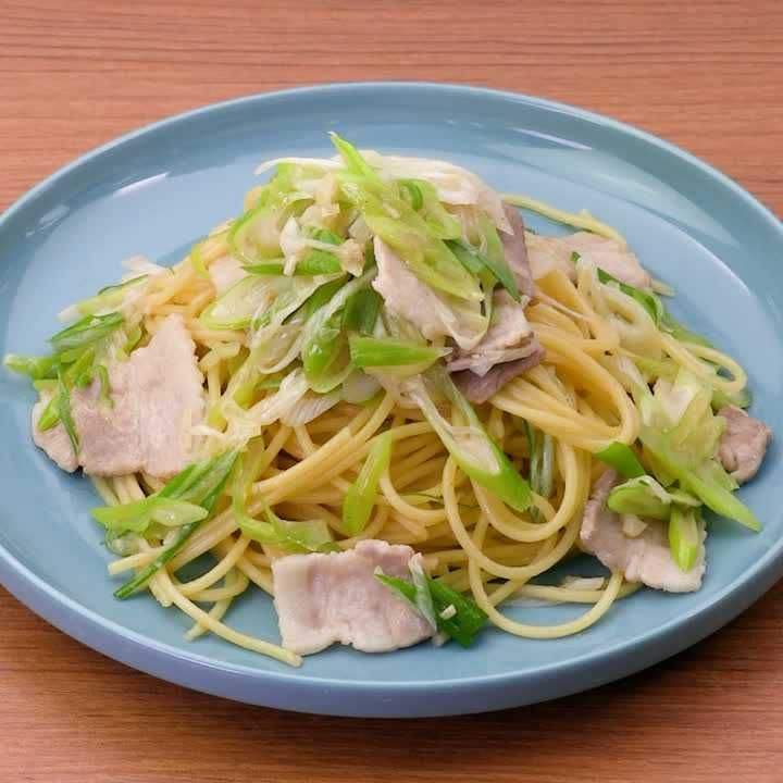 豚バラとねぎのにんにくパスタ