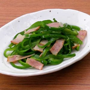 ピーマンとベーコンのバターソテー