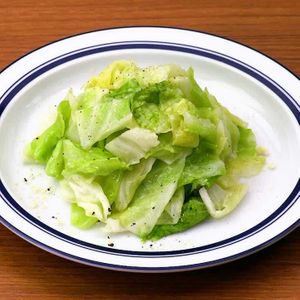 キャベツの粉チーズ炒め