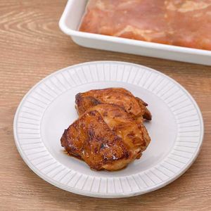 「下味冷凍 鶏もも肉の豆板醤ポン酢焼き」のレシピ動画