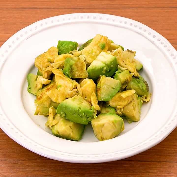 アボカドの卵炒め