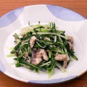 水菜とサバ缶の塩炒め