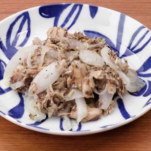 玉ねぎとサバ缶の塩炒め