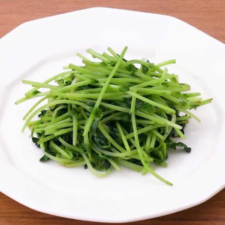 豆苗の塩こしょう炒め