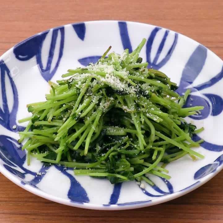 豆苗のチーズ炒め