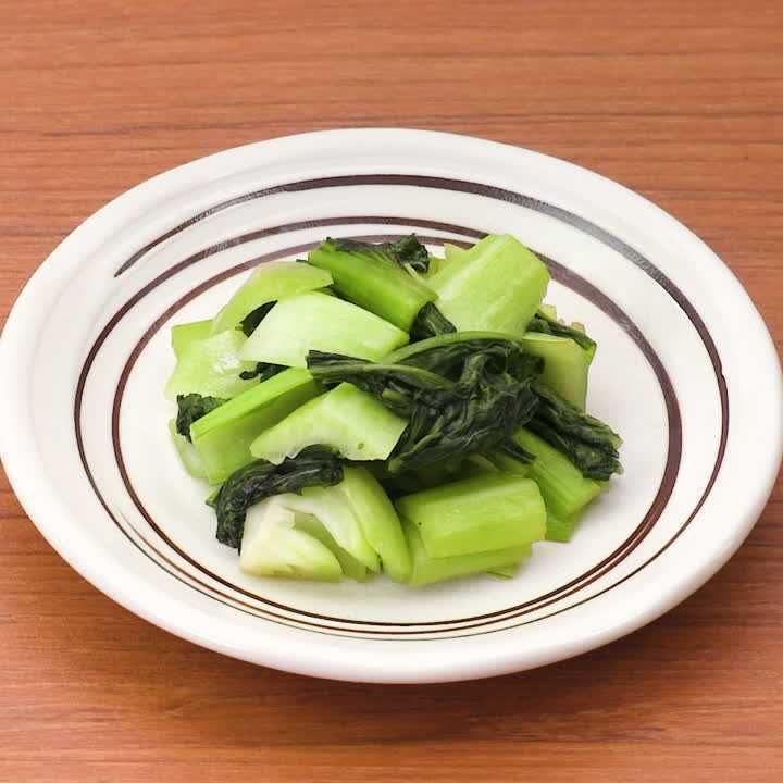 チンゲン菜の塩こしょう炒め
