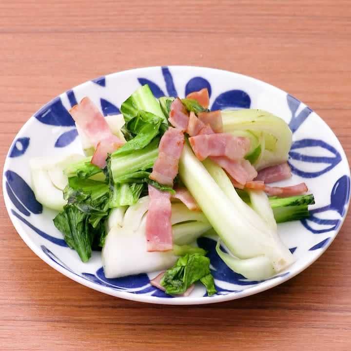 チンゲン菜とベーコンのバターソテー