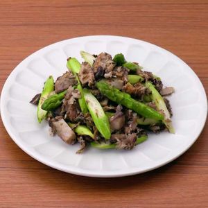 アスパラとサバ缶の塩炒め