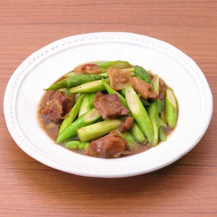 アスパラと焼き鳥缶のタレ炒め