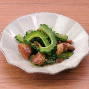 「ゴーヤーと焼き鳥缶のタレ炒め」のレシピ動画