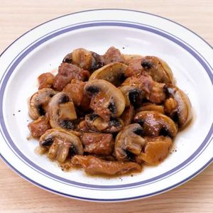 「マッシュルームと焼き鳥缶のタレ炒め」のレシピ動画