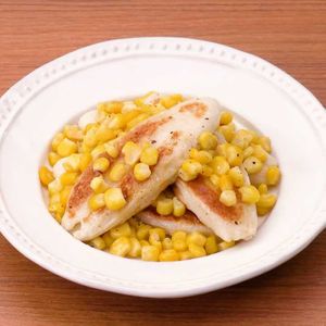 「笹かまぼこのコーンバター炒め」のレシピ動画
