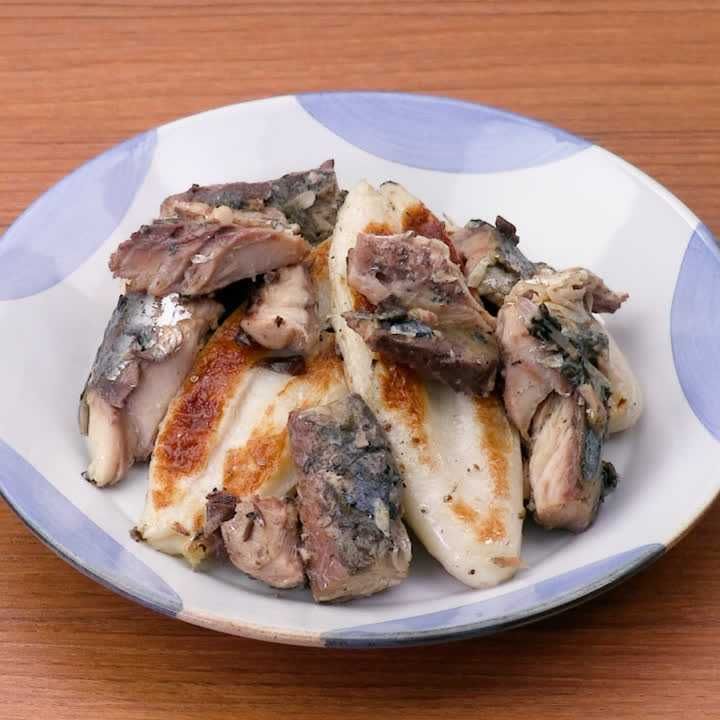 笹かまぼことサバ缶の塩炒め